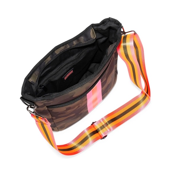 NWT Haute Shore Blake Showoff Camo Neoprene Crossbody - Picture 2 of 2